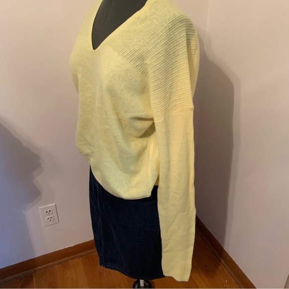 NWOT Duffy cashmere pale yellow sweater size large - Picture 2 of 8